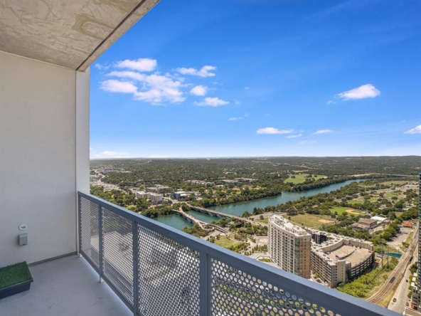 301 West Ave #4301, Austin, TX 78701 2